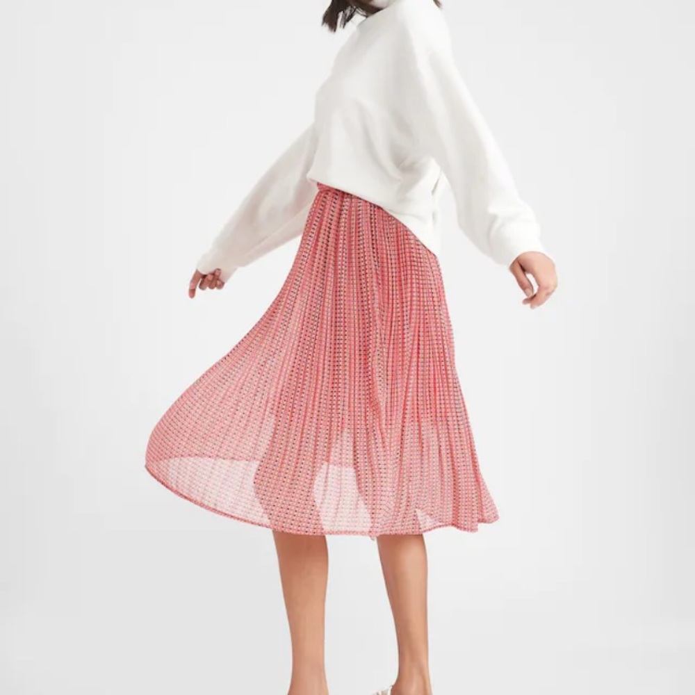 Banana Republic Release Pleated Midi Skirt Red Hits Mid Calf Elastic Waistband